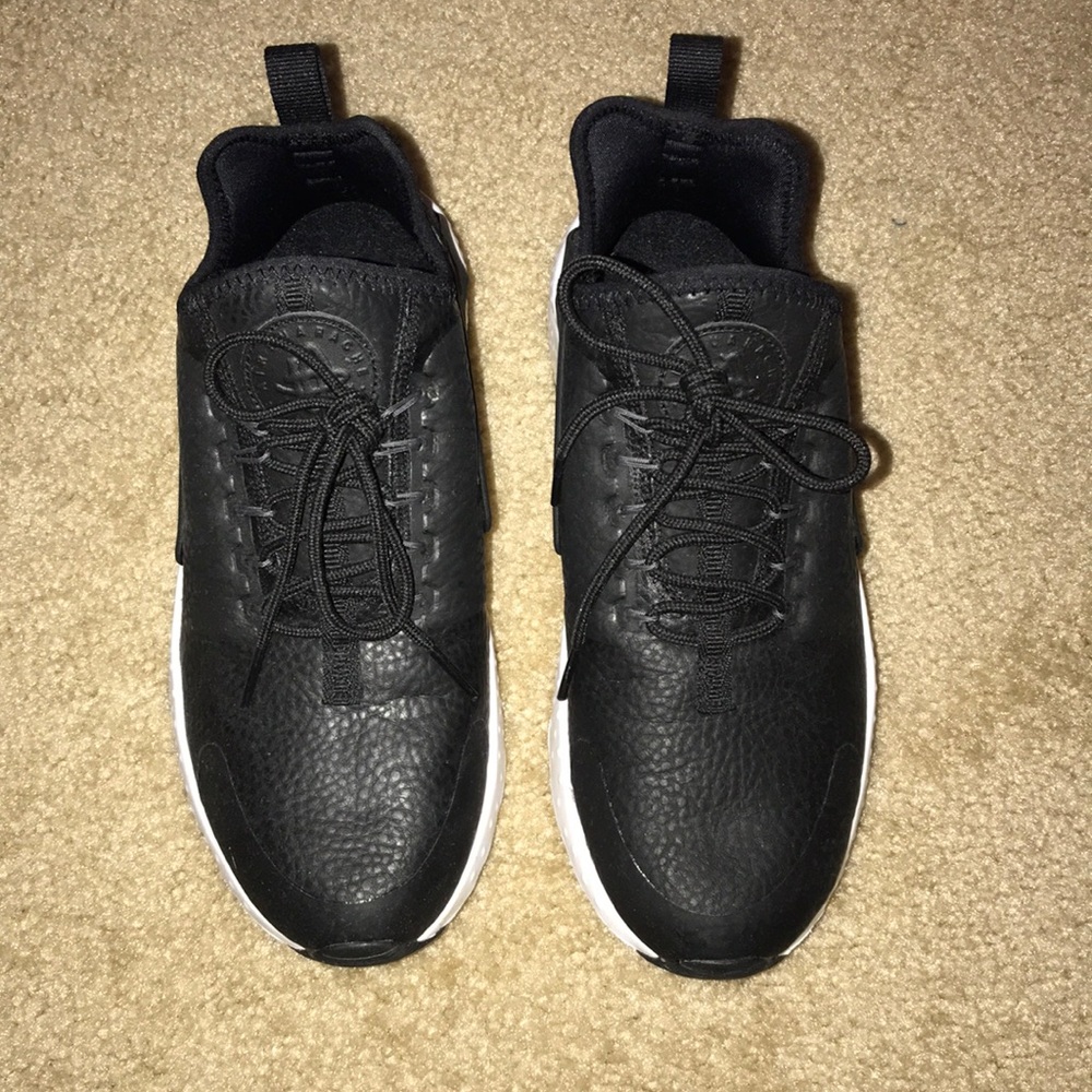 Black Leather Nike Huarache (7.5) - Picture 3 of 8